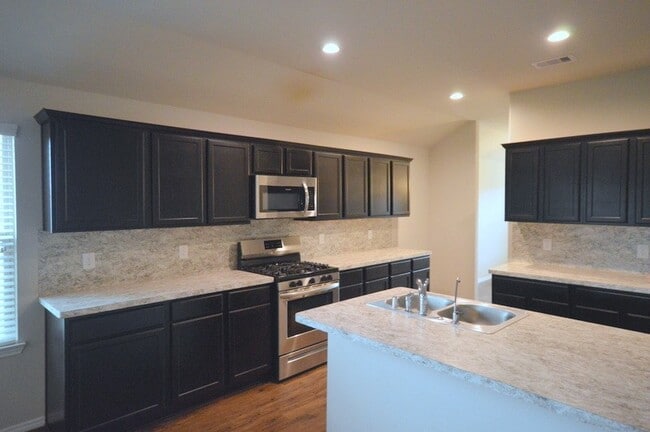 Building Photo - 5539 Dovetail Arbor Trace