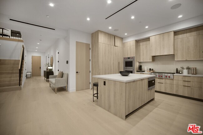 Building Photo - 4433 Kraft Ave