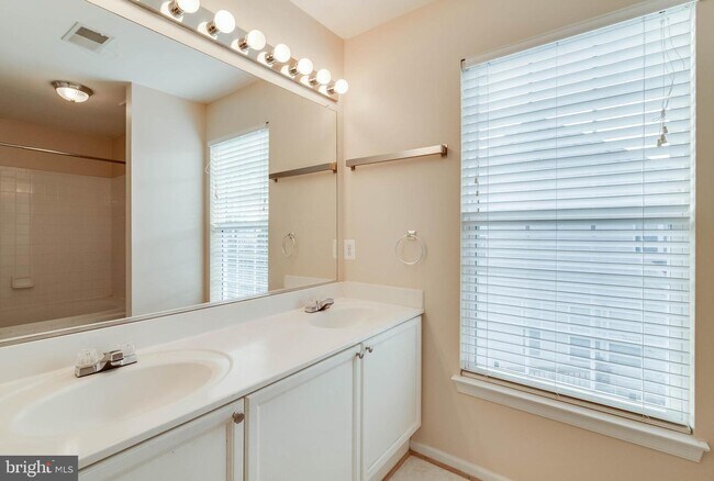 Building Photo - 15704 Renton Ct