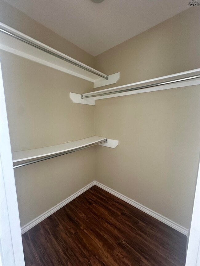 Building Photo - 5004 Bayberry Dr