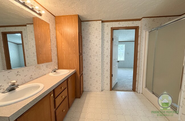 Building Photo - 68 Honeysuckle Dr