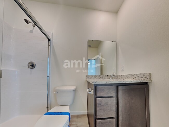 Building Photo - 1229 W 16th Ave