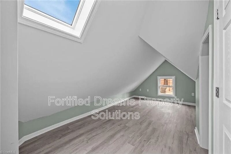 Building Photo - 608 Montgomery St