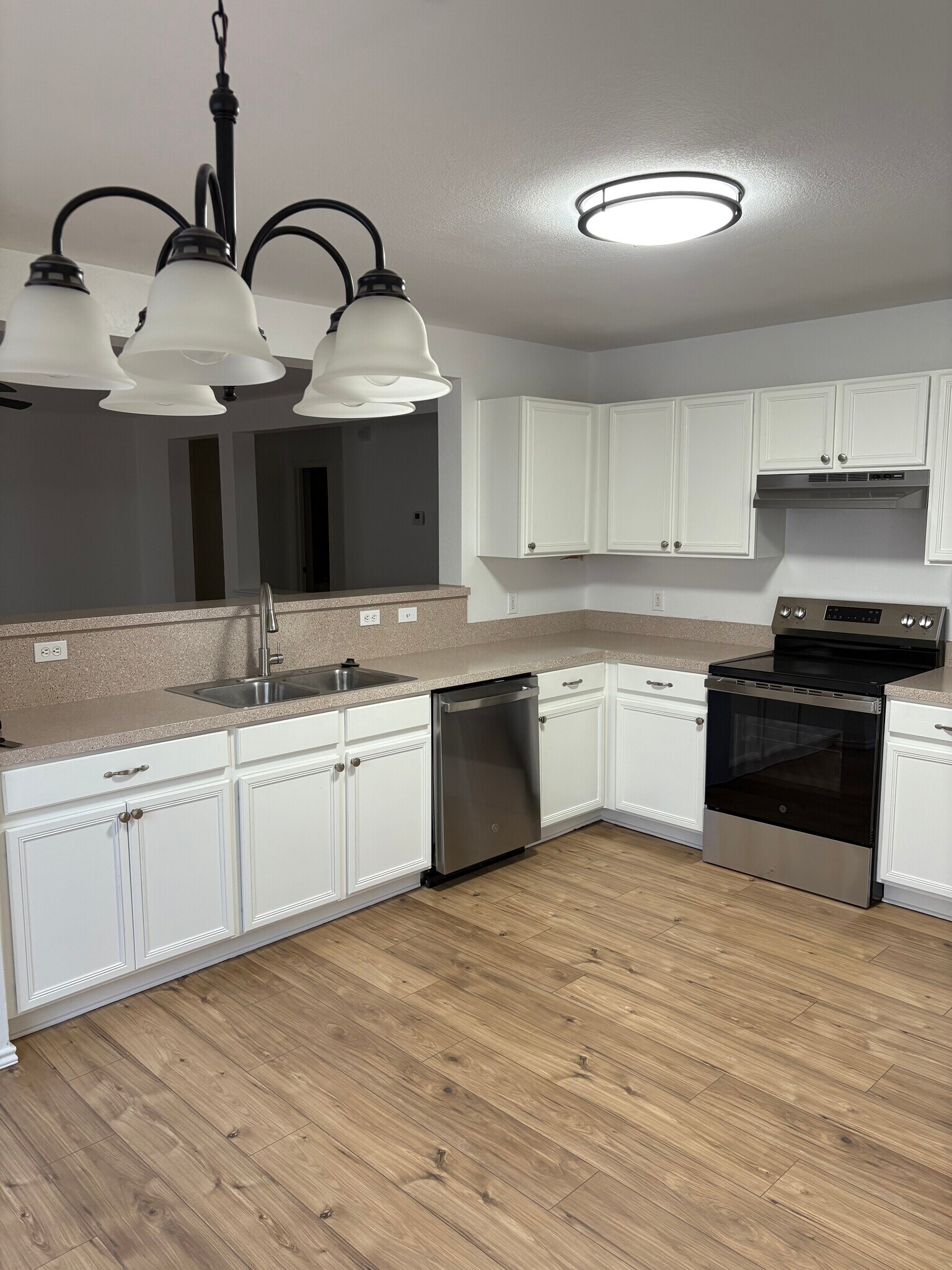 Building Photo - 337 Summer Tree Dr