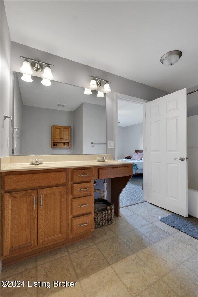 Building Photo - 2014 Cherrywood Dr