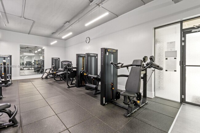 Building Photo - 1865 Brickell Ave