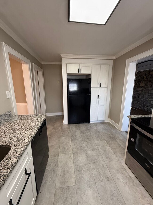 Building Photo - 287 E Eastland St