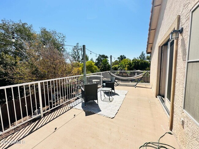 Building Photo - 727 W Mendoza Cir