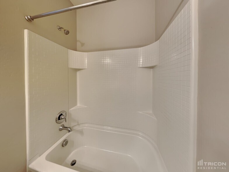 Building Photo - 4891 E Velasco St
