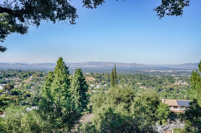 Building Photo - 15851 Mulholland Pl