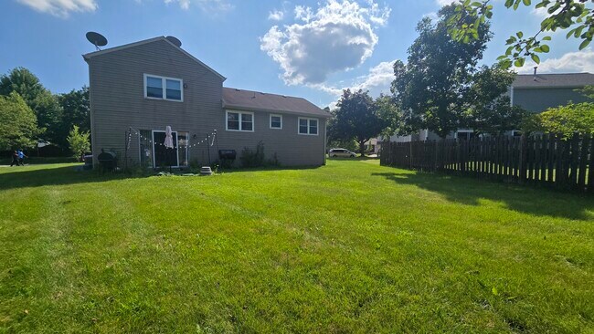 Building Photo - 122 Canton Ln