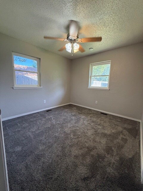 Building Photo - 608 Linda Ln