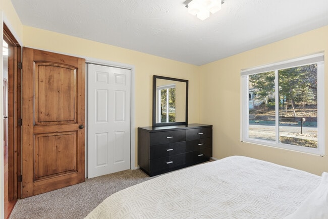 Building Photo - 8682 Alpen Cir