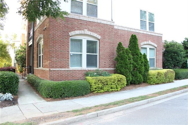 Building Photo - 901 Abernathy Rd NE