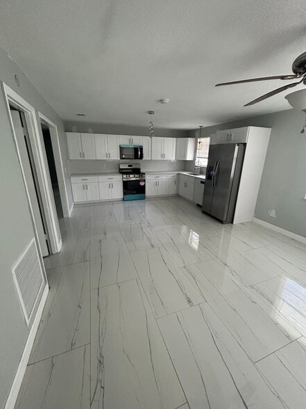 Building Photo - 702 Sharon Terrace