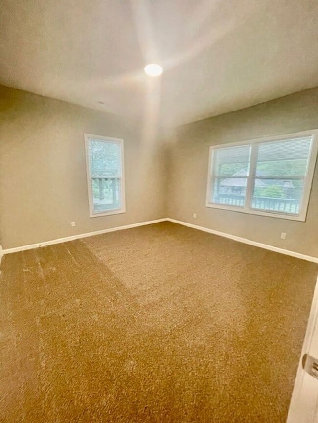 Building Photo - Must view this Adorable 3 bedroom 1 bath h...
