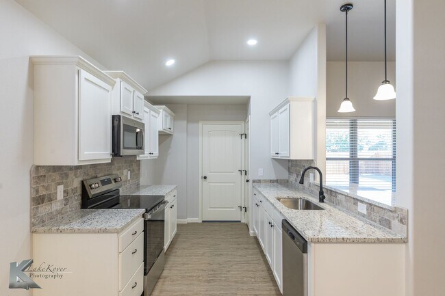 Building Photo - NEW CONSTRUCTION! 3 bed, 2 bath, 2 car garage; ALL KITCHEN APPLIANCES!