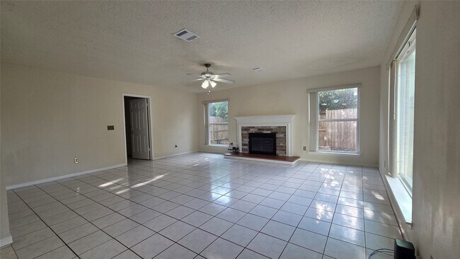 Building Photo - 15006 Delbarton Dr