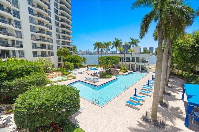 Building Photo - 3600 Mystic Pointe Dr