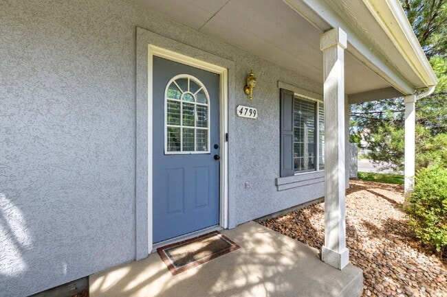 Building Photo - 3 Bed 2.5 Bath Home in Green Valley Ranch!