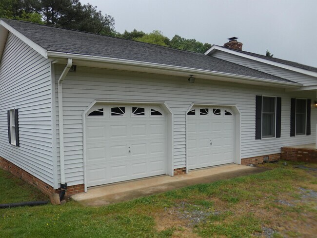 Building Photo - 10451 Edgehill Ln