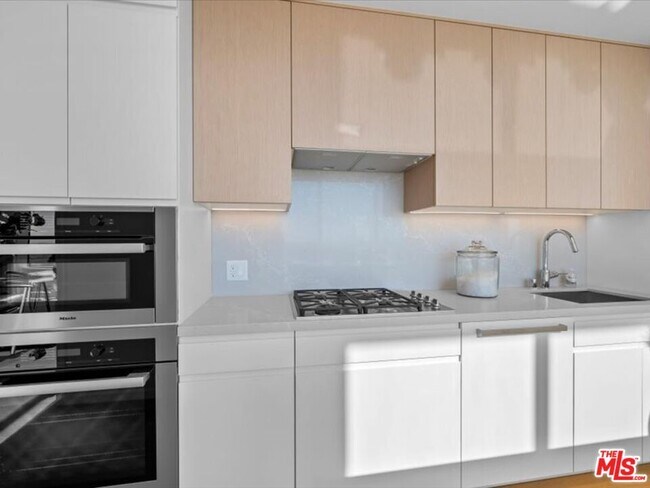 Building Photo - 877 Francisco St