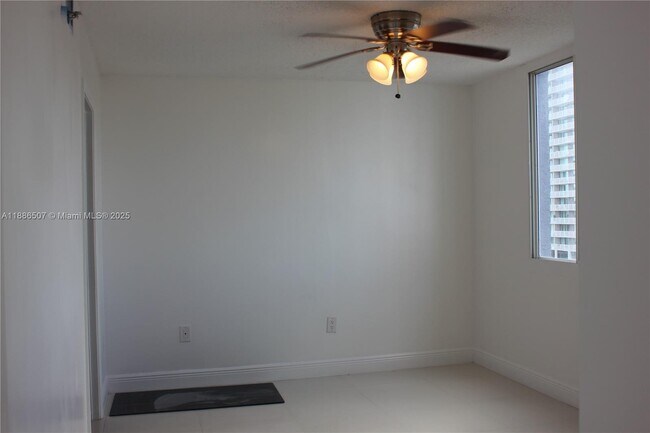 Building Photo - 800 N Miami Ave