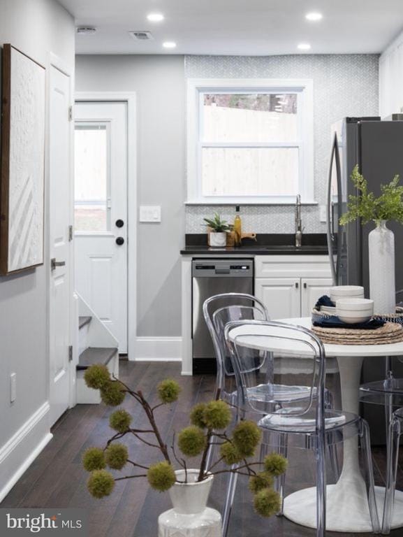 Building Photo - 612 44th St NE