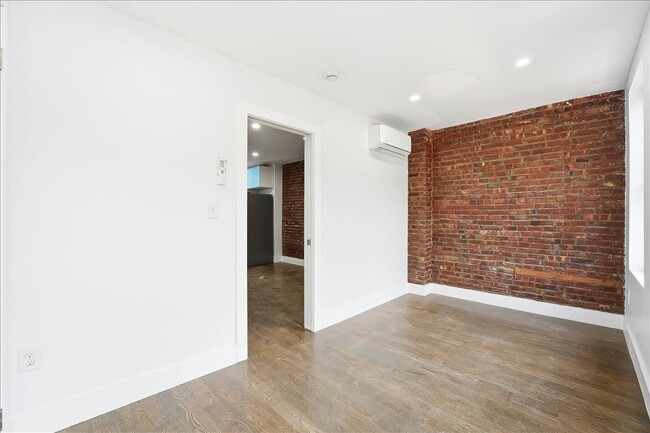 Building Photo - 216 6th St