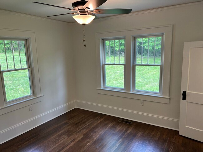 Building Photo - "Character Revived" Etowah Home and Guest House