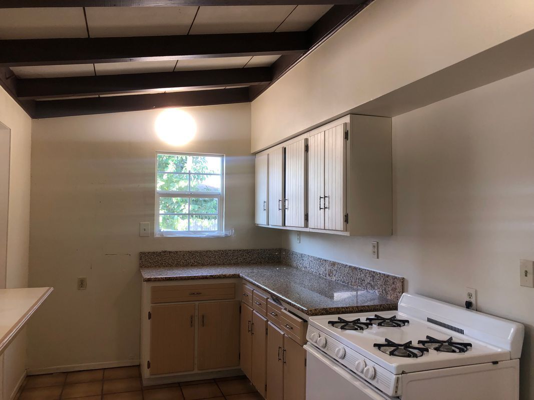 Building Photo - 526 S San Antonio Ave