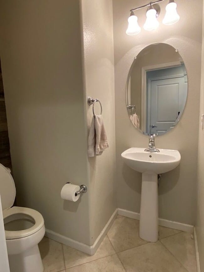 Building Photo - Cute Roseville home walking distance to Ki...
