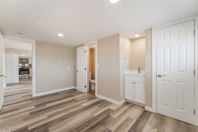 Building Photo - 5402 Tahoe Dr