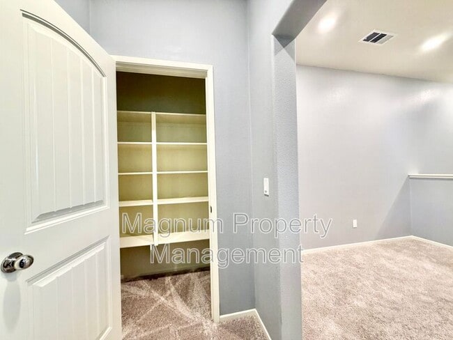 Building Photo - 27417 Georgetown Dr