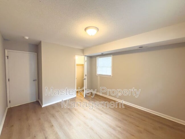 Building Photo - 544 Ellynn Dr