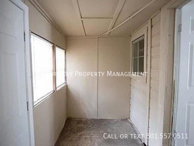 Building Photo - 4904 Lynch Dr