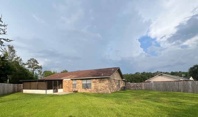 Building Photo - 808 Barony Ln