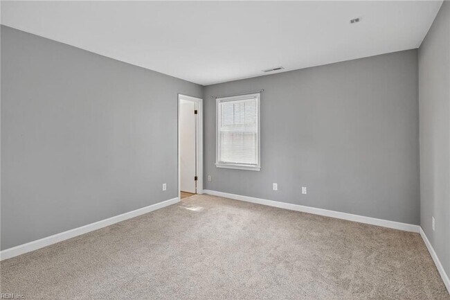 Building Photo - 5677 Rushmere Dr