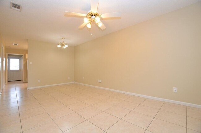 Building Photo - 6000 Susan Cir