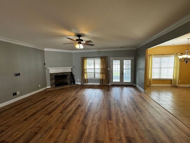 Building Photo - Near Redstone Arsenal Gate 1 with fence, storm shelter and AMAZING spa shower in primary suite