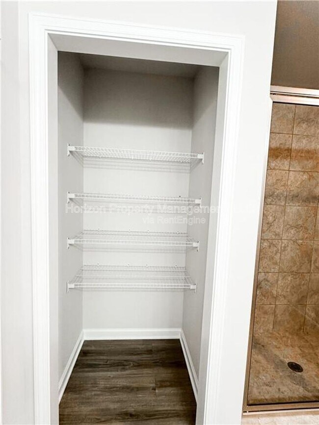 Building Photo - 6320 Pine St