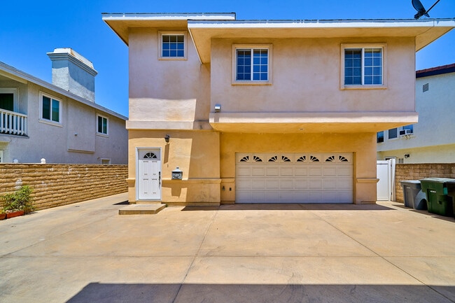 Building Photo - 2108 Santa Fe Ave