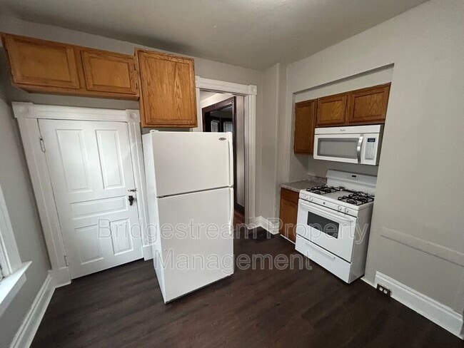 Building Photo - 38 Pioneer St