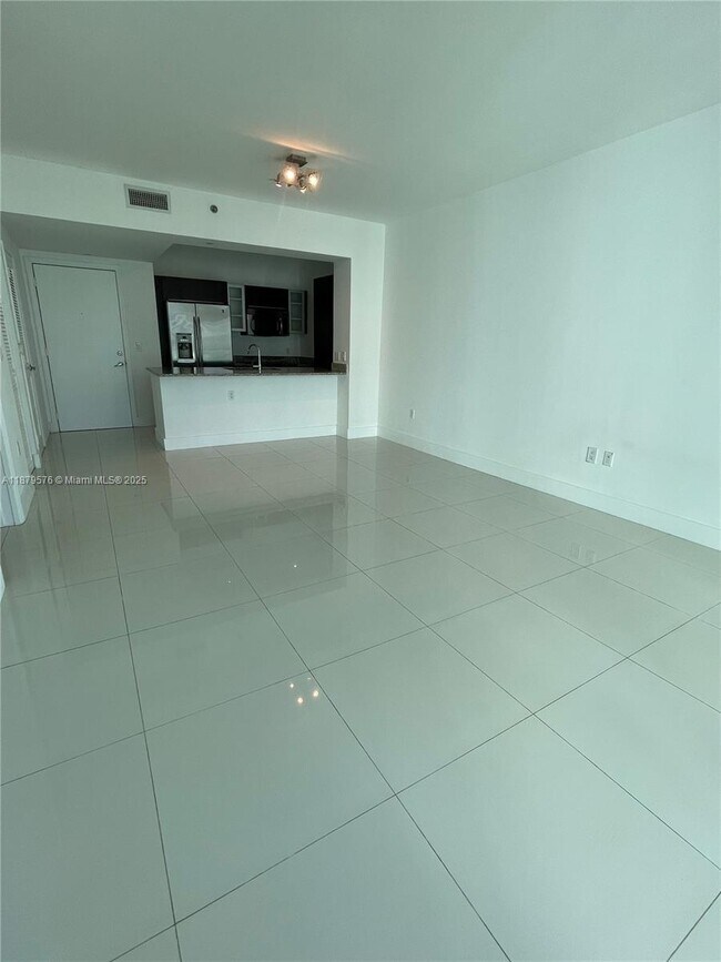 Building Photo - 950 Brickell Bay Dr
