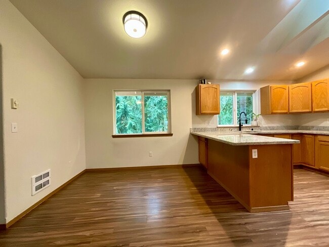 Building Photo - Beautiful 3 Bedroom, 2.5 Bath Home in Gated Clearwood Community!