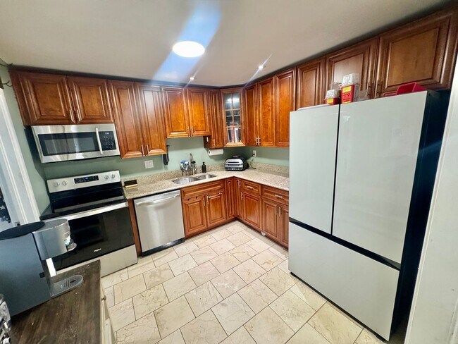 Building Photo - Charming Brick Ranch in the Heart of Churchland