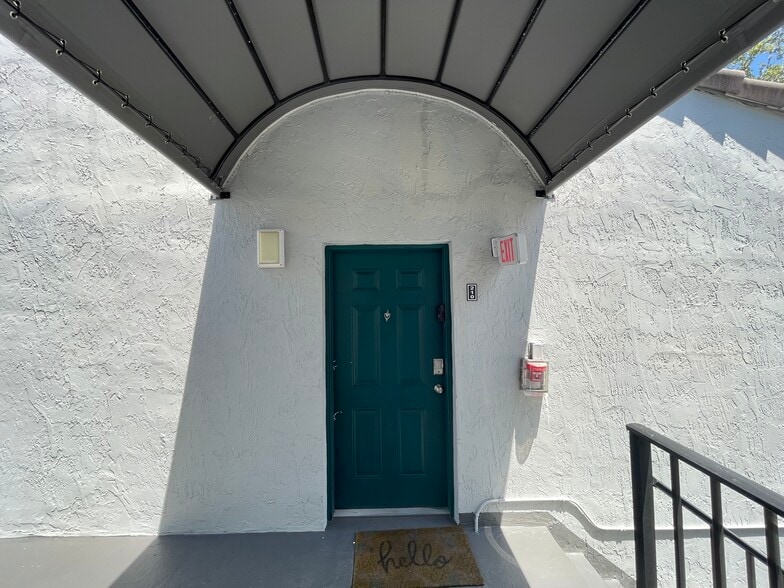 Unit Entry - 7012 NW 179th St