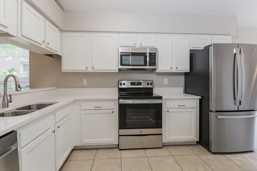 Building Photo - 13203 Sharondale Ct