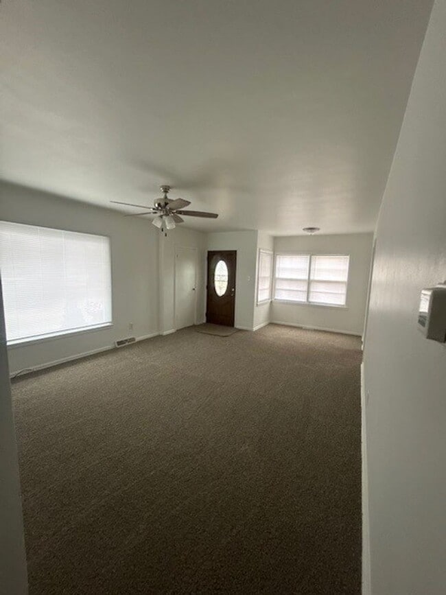 Building Photo - Charming 3-Bedroom Home Near Kenosha Dream Park