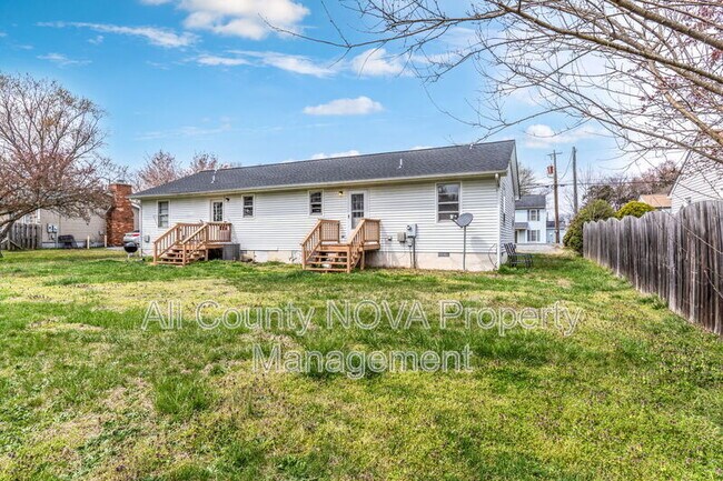 Building Photo - 211 Church St